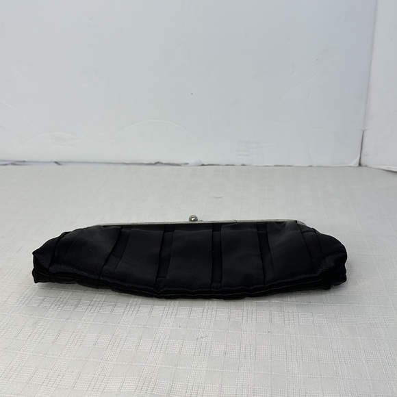 Carolina Herrera kiss lock black and silver clutch - Picture 5 of 8